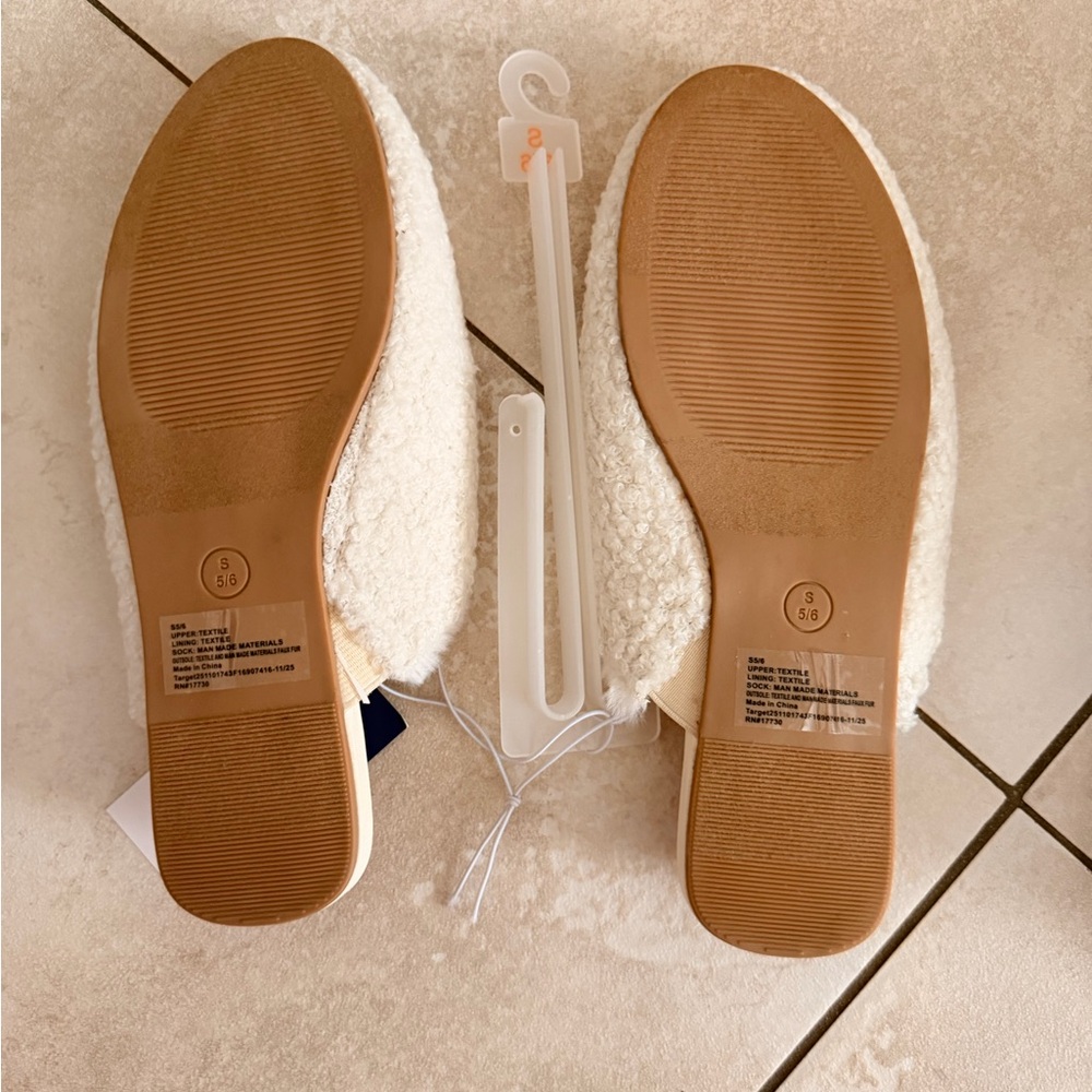 Roller Rabbit x Target Women’s Disco Hearts Fuzzy House Slippers - Picture 8 of 8